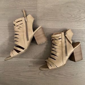 Universal Thread Strappy, Open Toed Booties, Brown/Tan, Size: 9.5